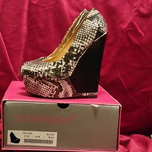 Vintage Talitha Snakeskin print Wedge Heels.  Size 6.